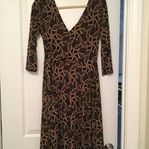 Multicolor design dress some rushing on one side at waist.